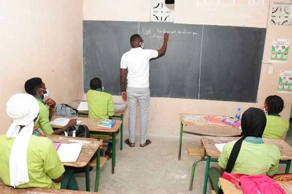 Recrutement : 100 Professeurs de Maths et SVT au Sénégal - Offres d'emploi