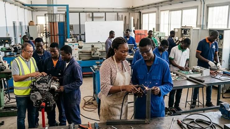 L'État recrute 300 formateurs vacataires au Sénégal 2026