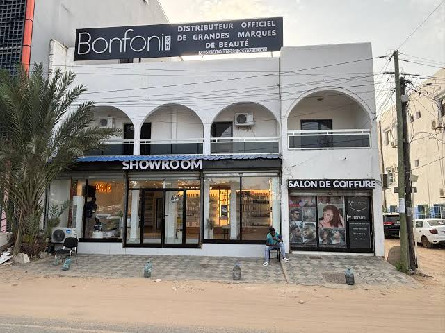 Recrutement Coiffeur Polyvalent et Créateur de Contenu - Bonfoni Dakar - Offres d'emploi